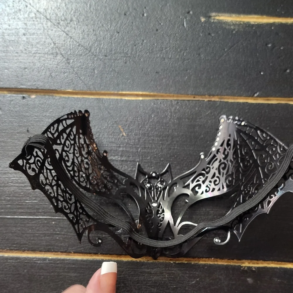 BATMAN METAL Elegant Black Filigree Mask with Rhinestones